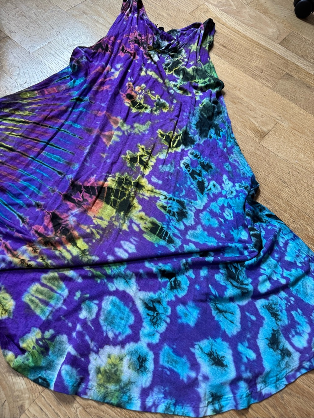 Sleeveless tie-dyed tank dress - Picture 4 of 10
